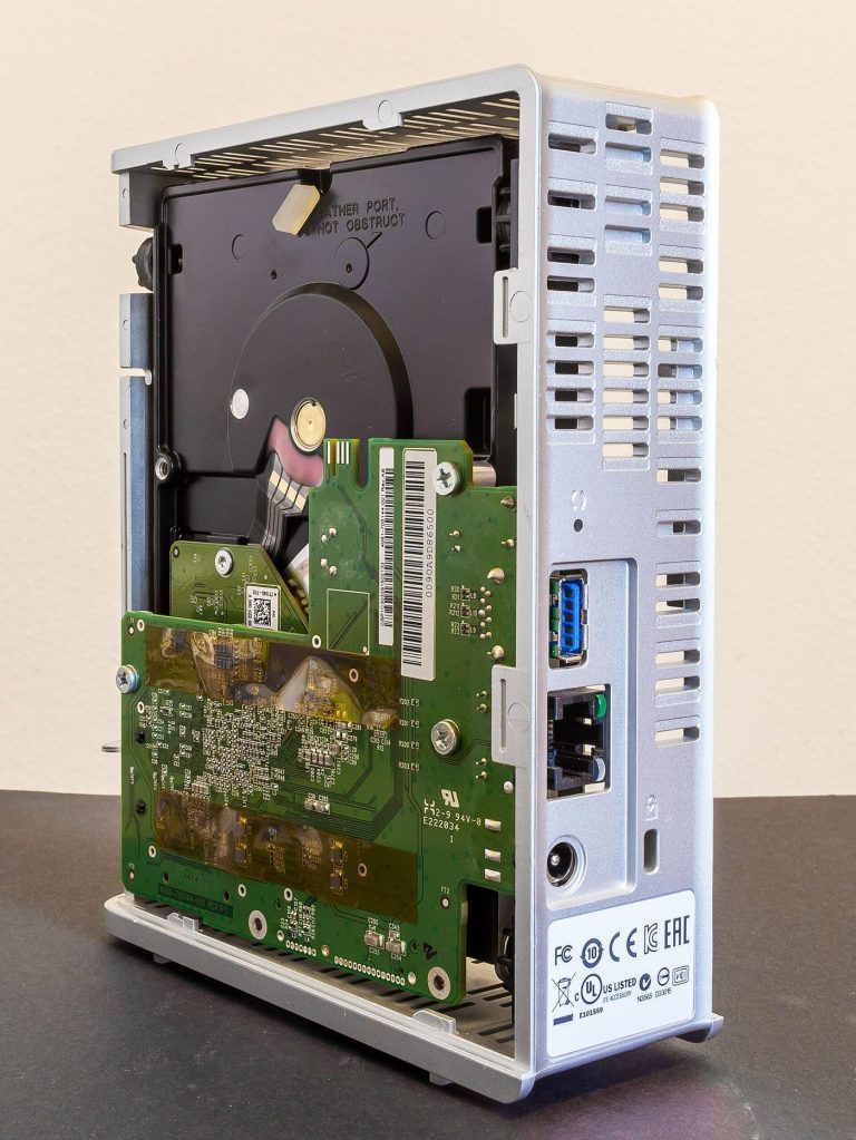 Cloud Teams Rehearse the Outage Before It Happens engineer monitoring cloud server dashboards